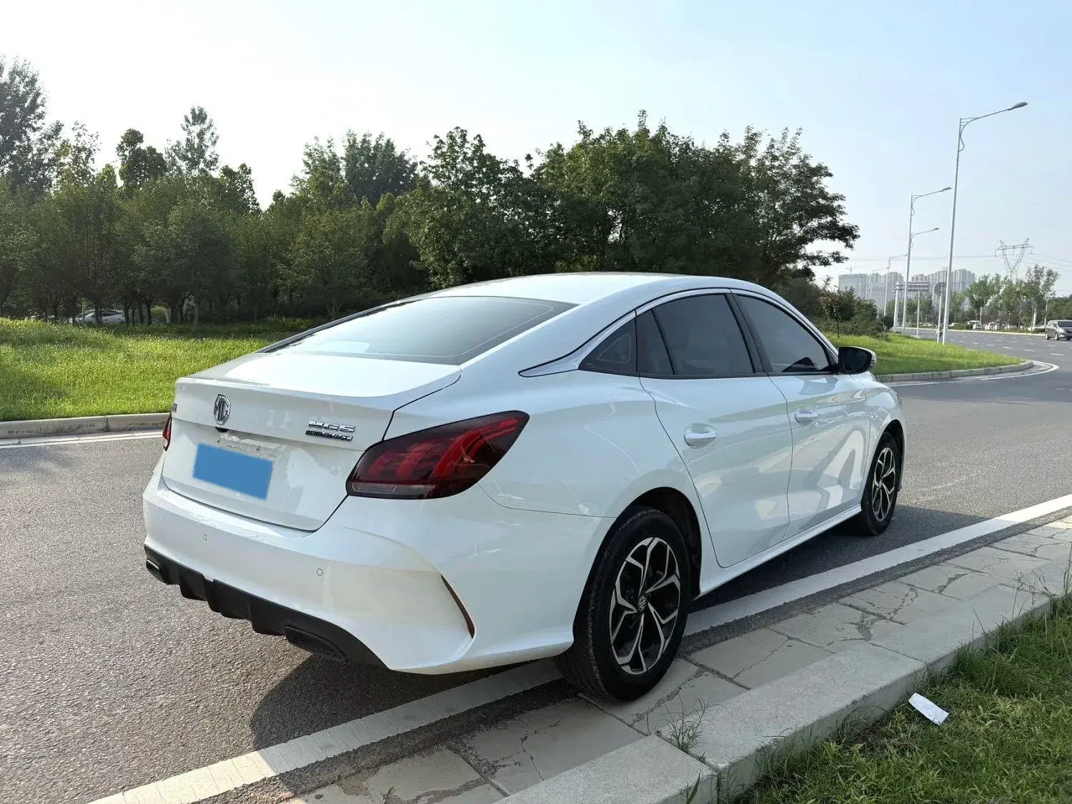 2023 MG 5 thumbnail 4