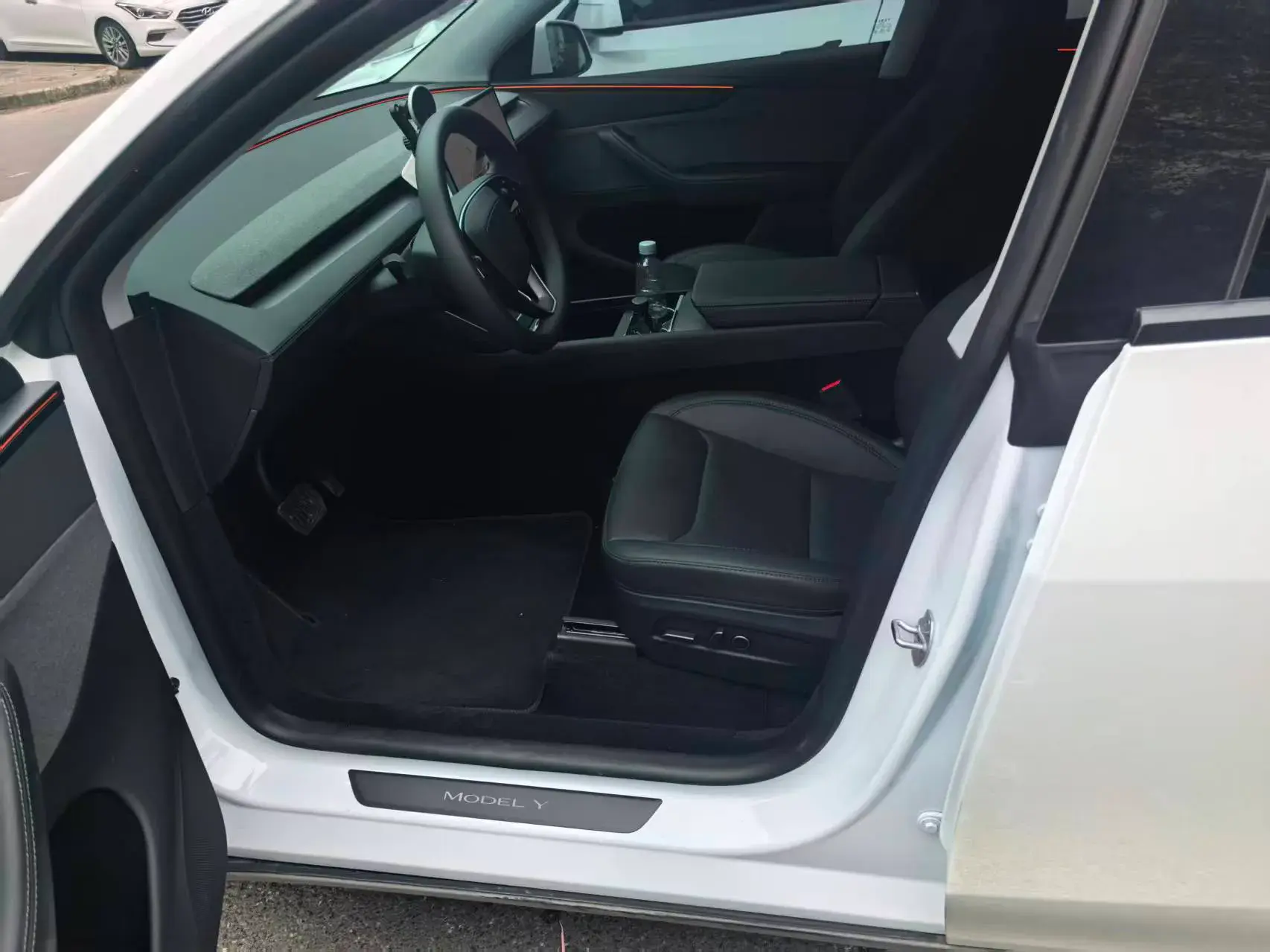 2025 TESLA MODEL thumbnail 4