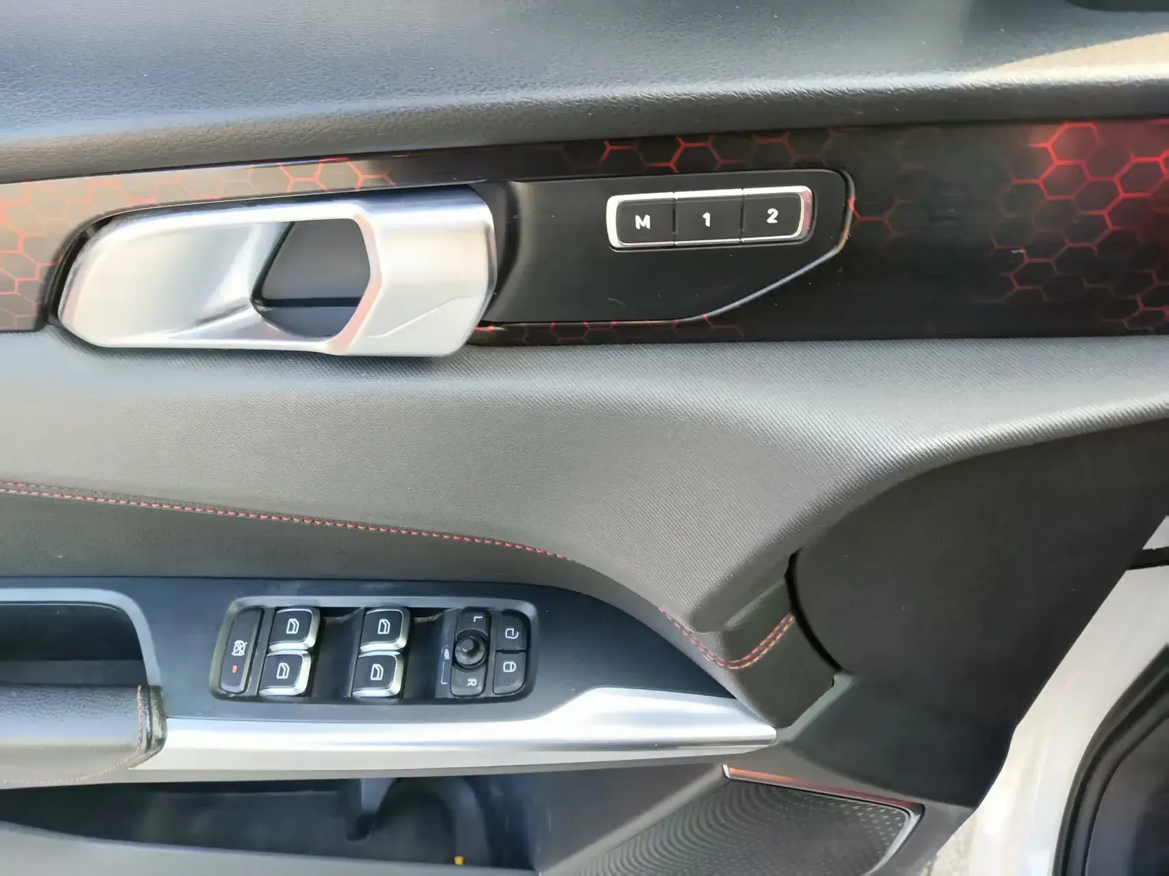 2017 LYNK&CO 01 thumbnail 2