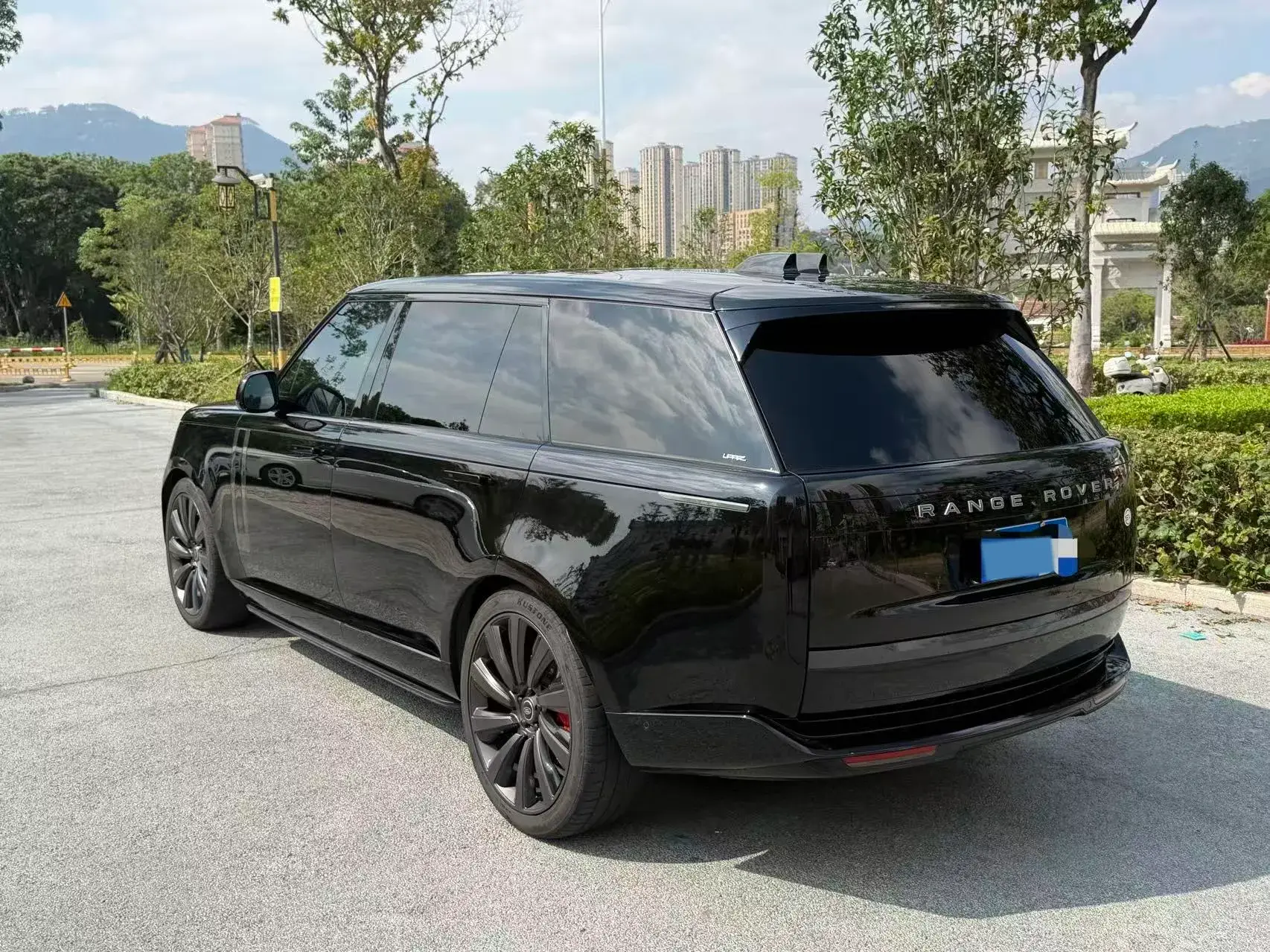 2022 LAND ROVER thumbnail 3
