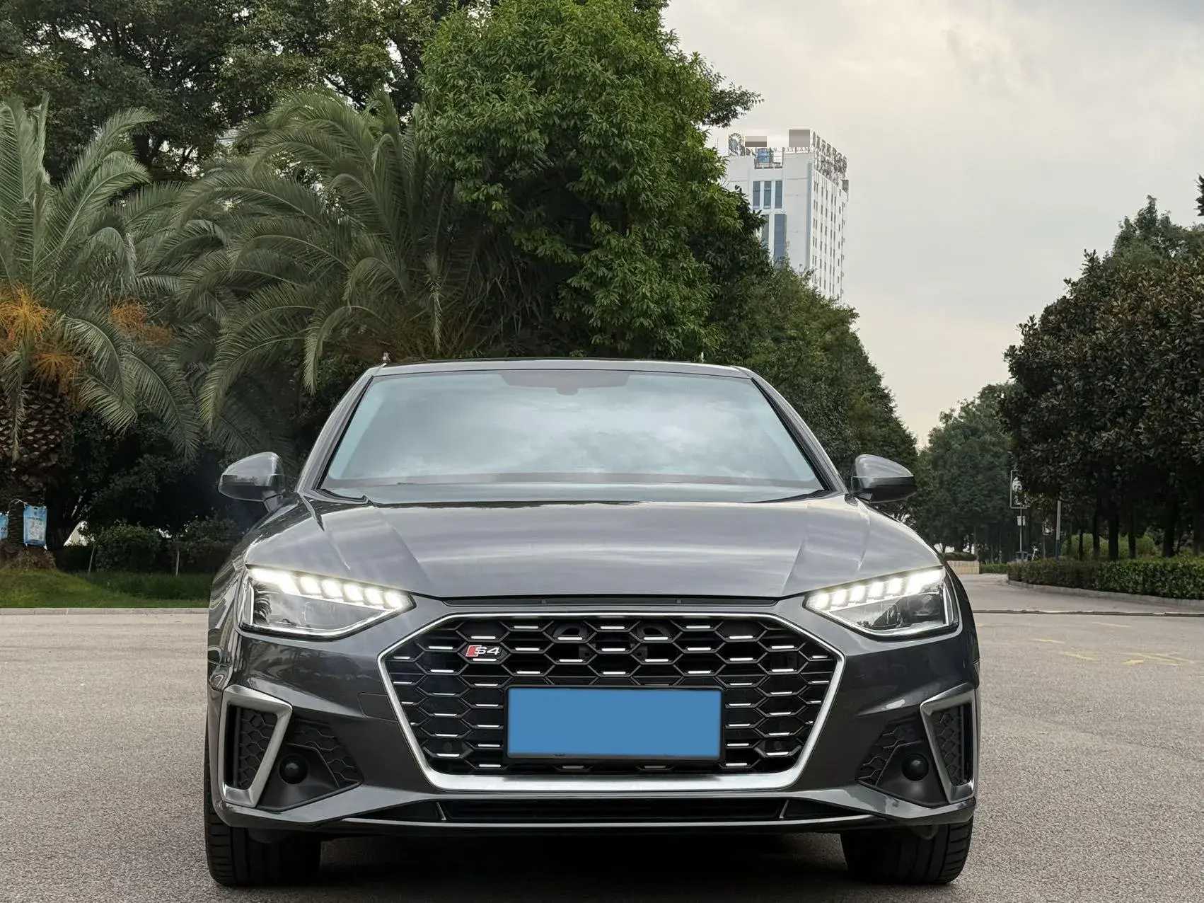2022 AUDI A4L thumbnail 2