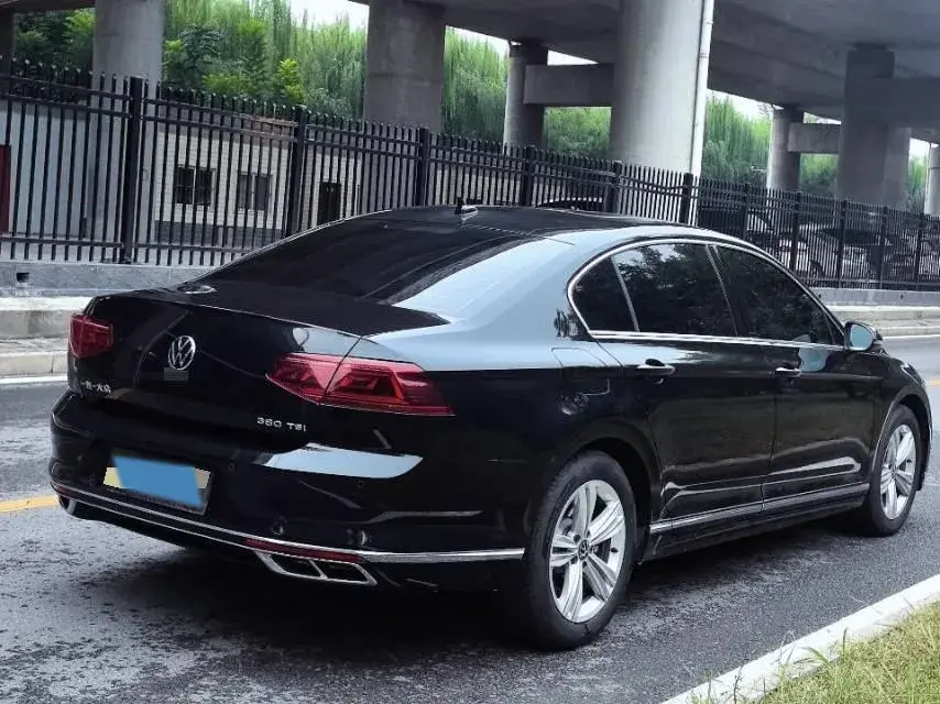 2024 VOLKSWAGEN MAGOTAN thumbnail 3