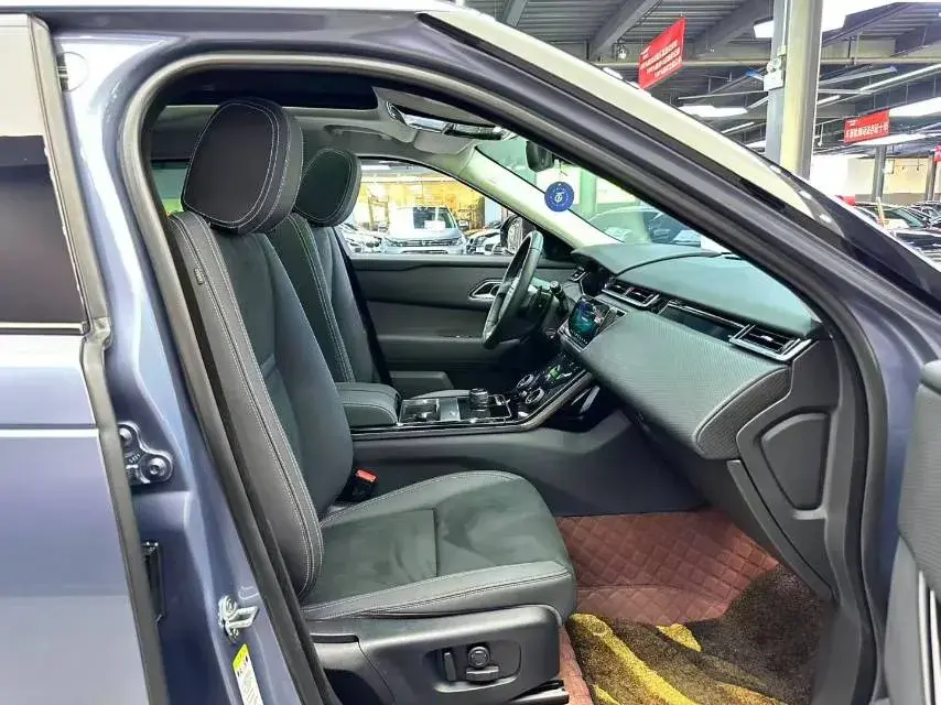 2020 LAND ROVER thumbnail 4