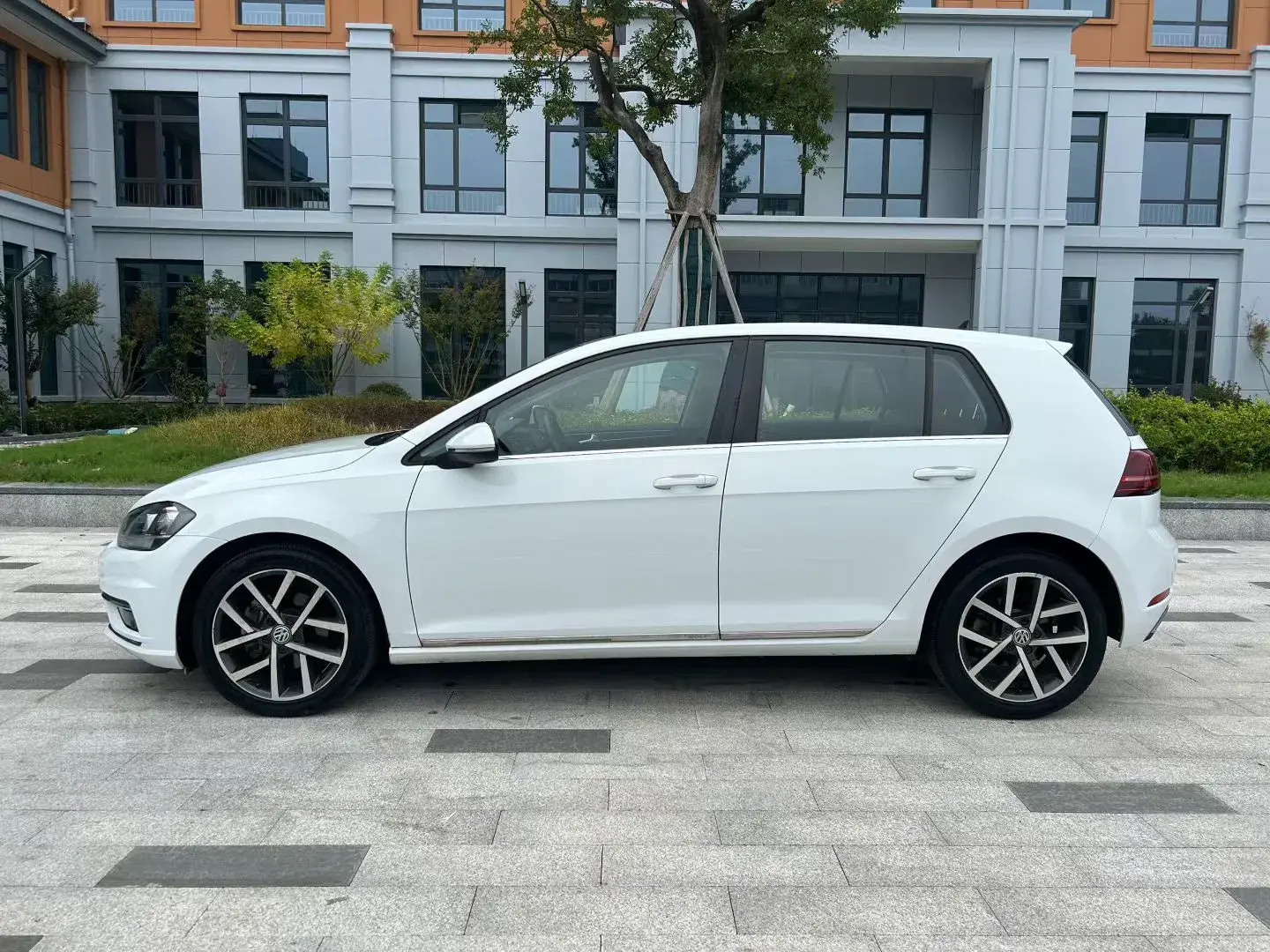 2018 VOLKSWAGEN GOLF thumbnail 4
