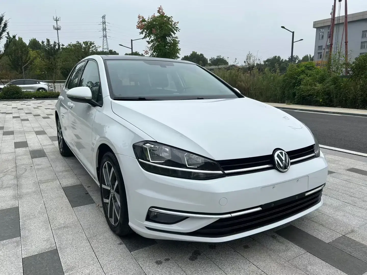 2018 VOLKSWAGEN GOLF thumbnail 3
