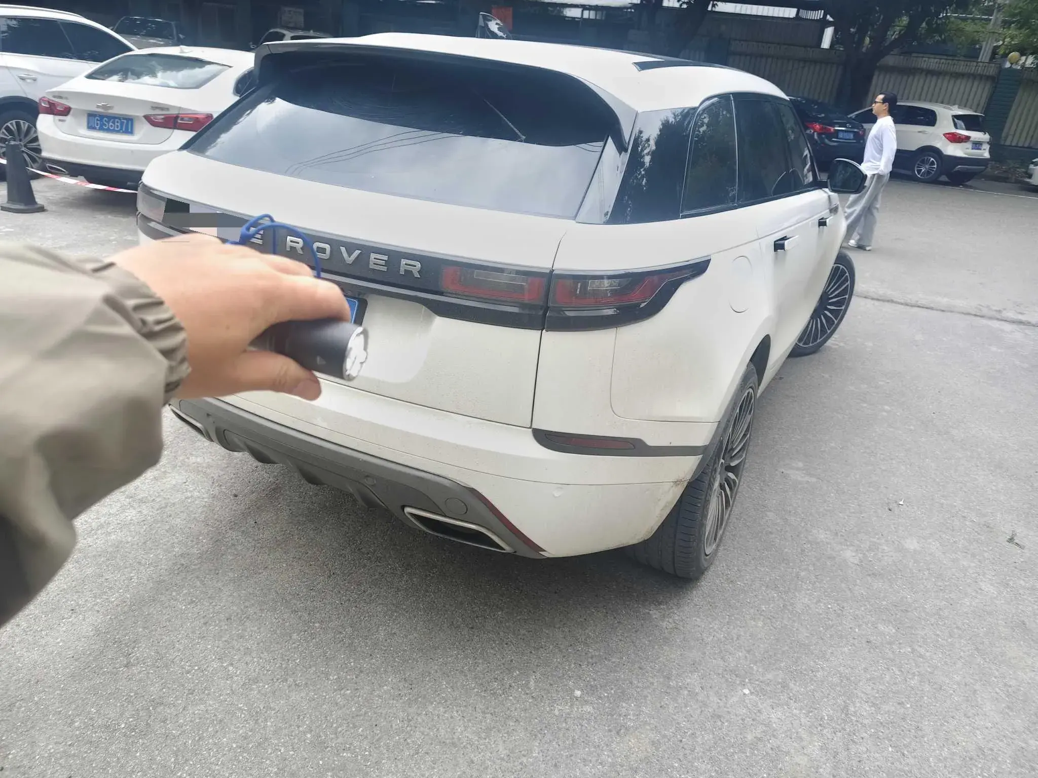 2017 LAND ROVER thumbnail 4