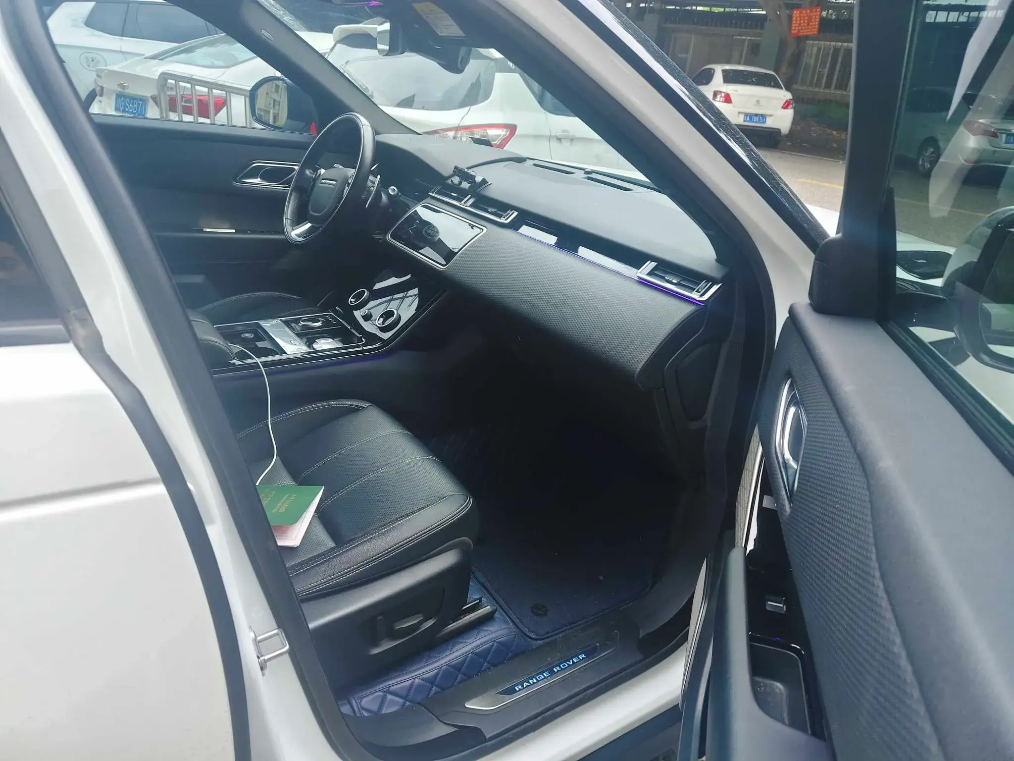 2017 LAND ROVER thumbnail 3