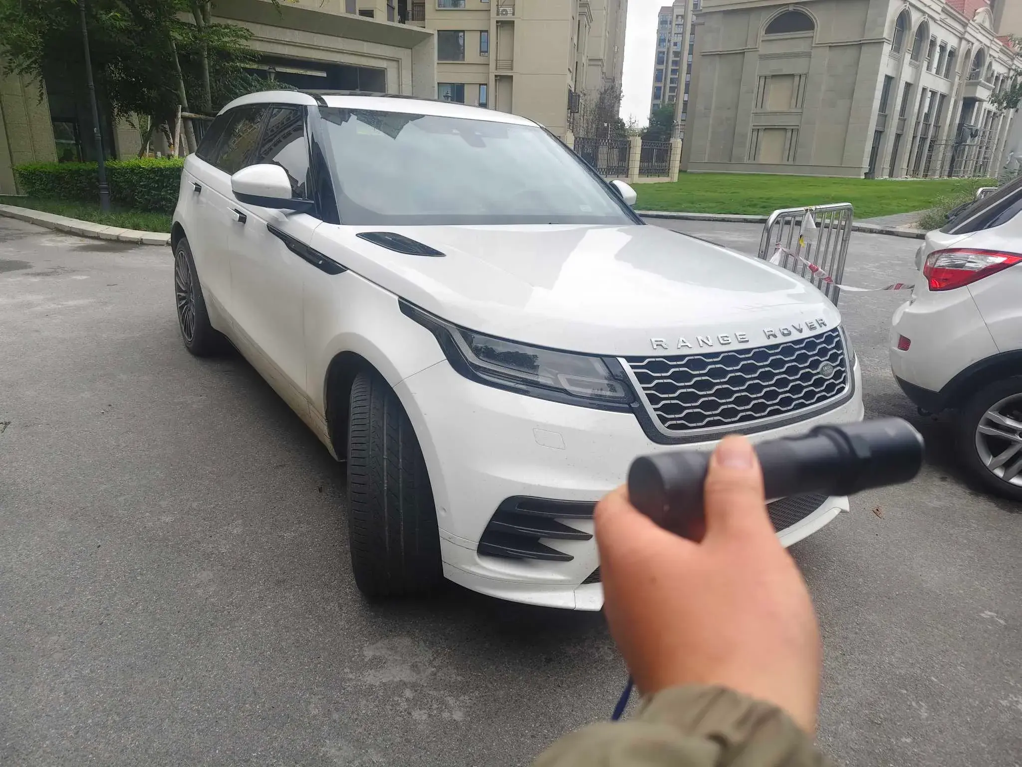 2017 LAND ROVER thumbnail 2