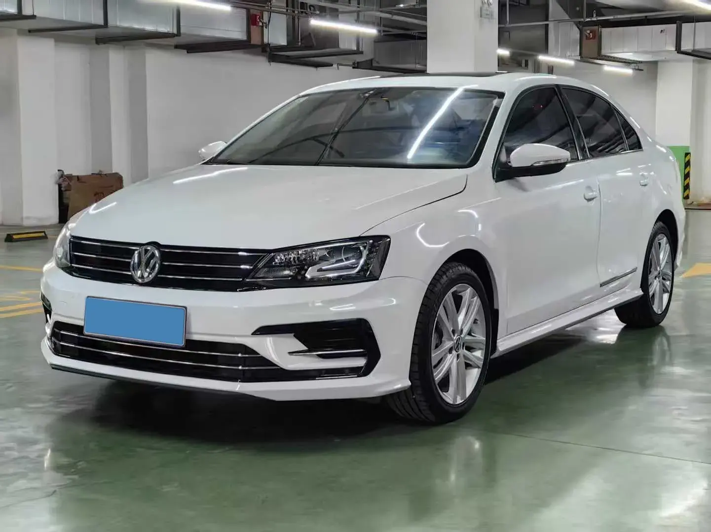 2018 VOLKSWAGEN SAGITAR view 1