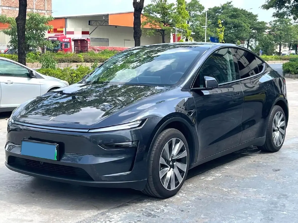 2025 Tesla Model Y BEV 62.5KWH
