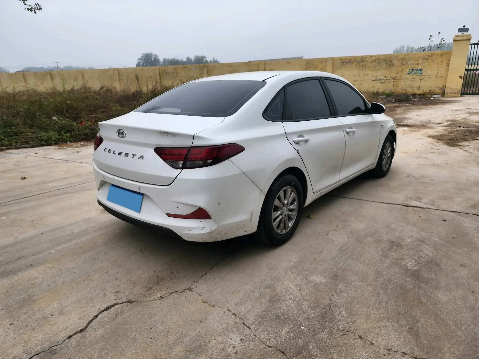 2017 HYUNDAI CELESTA thumbnail 3