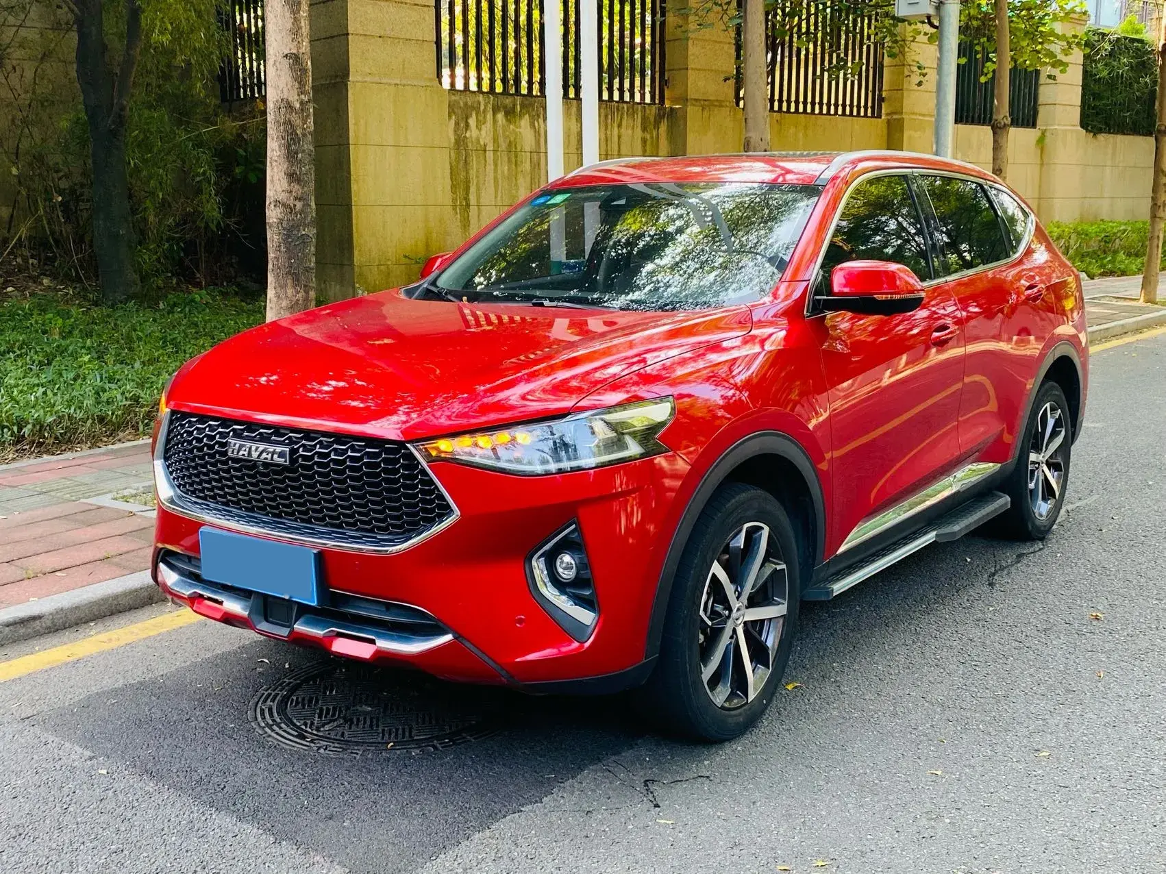 2019 HAVAL F7 view 1