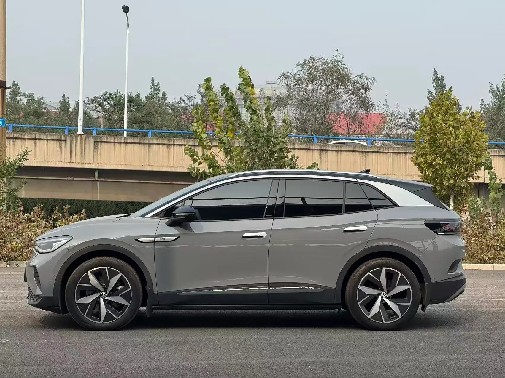 2022 VOLKSWAGEN ID.4 thumbnail 3