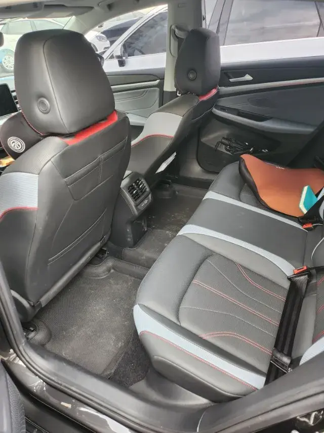 2024 VOLKSWAGEN LAMANDO thumbnail 3