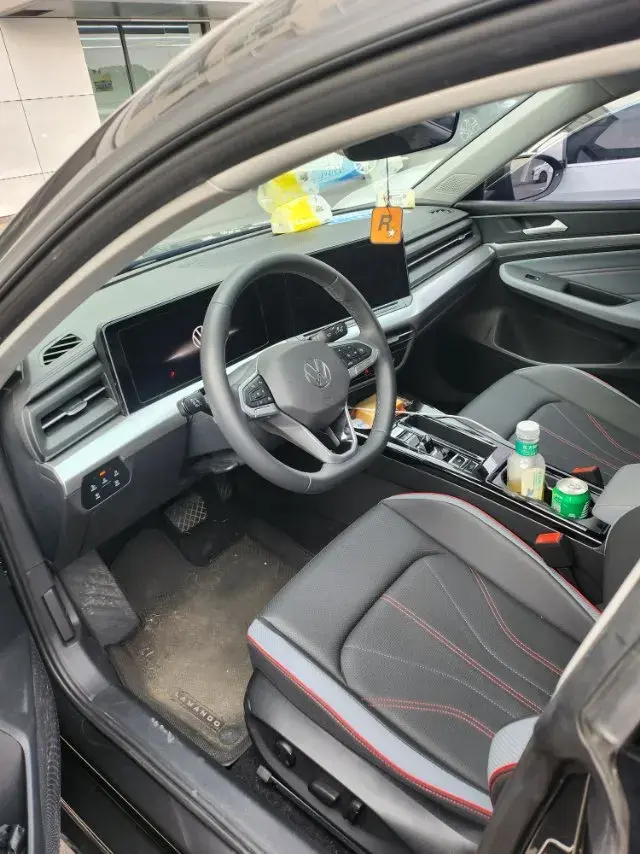 2024 VOLKSWAGEN LAMANDO thumbnail 2