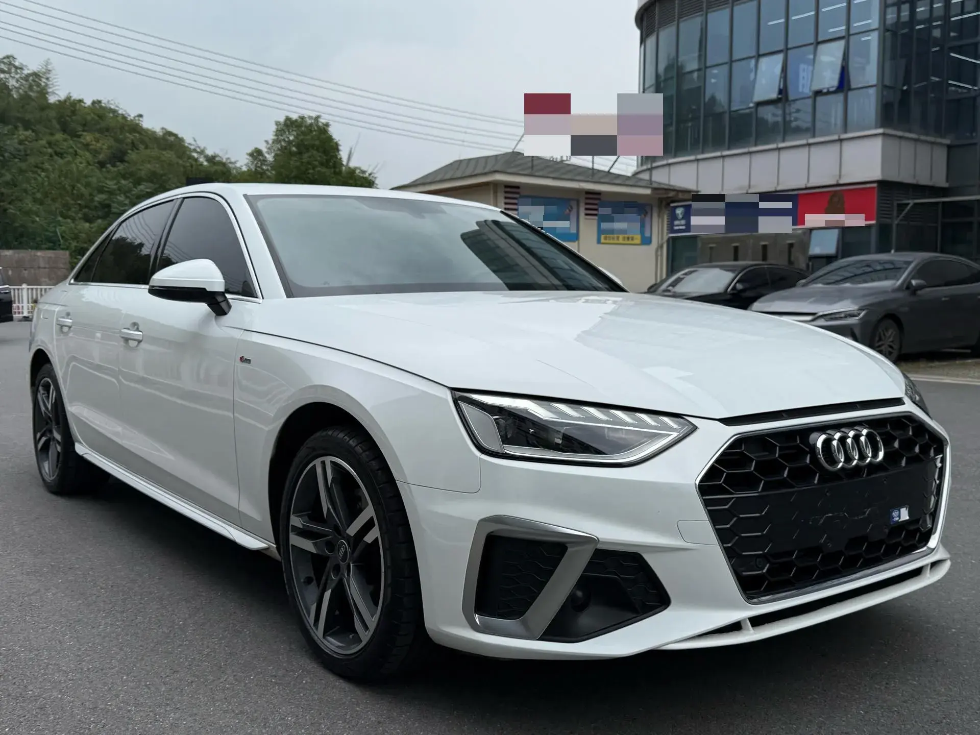 2023 AUDI A4L thumbnail 3