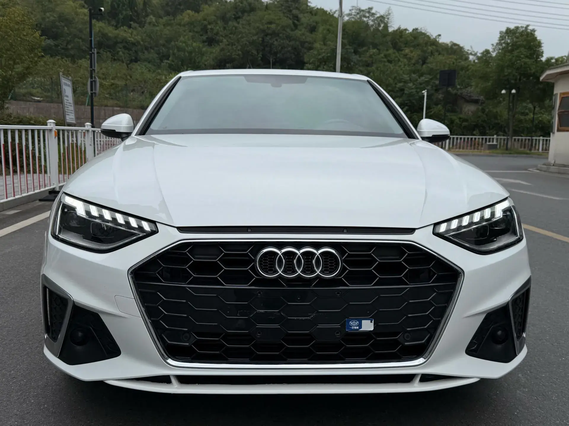 2023 AUDI A4L thumbnail 2