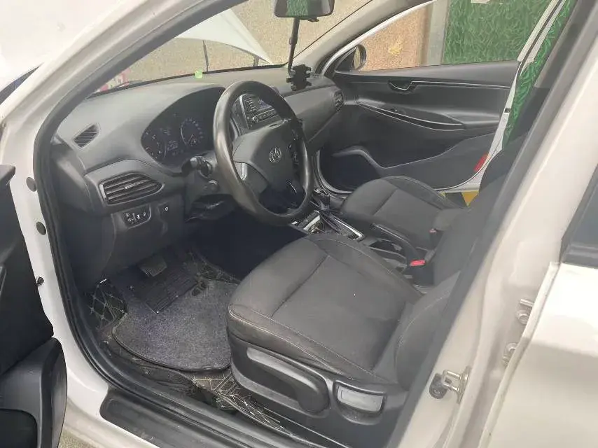 2017 HYUNDAI CELESTA thumbnail 3