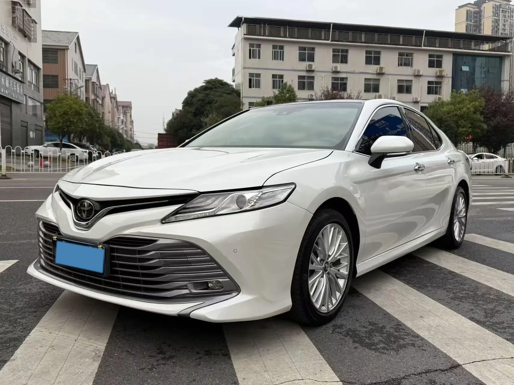 2019 TOYOTA CAMRY view 1