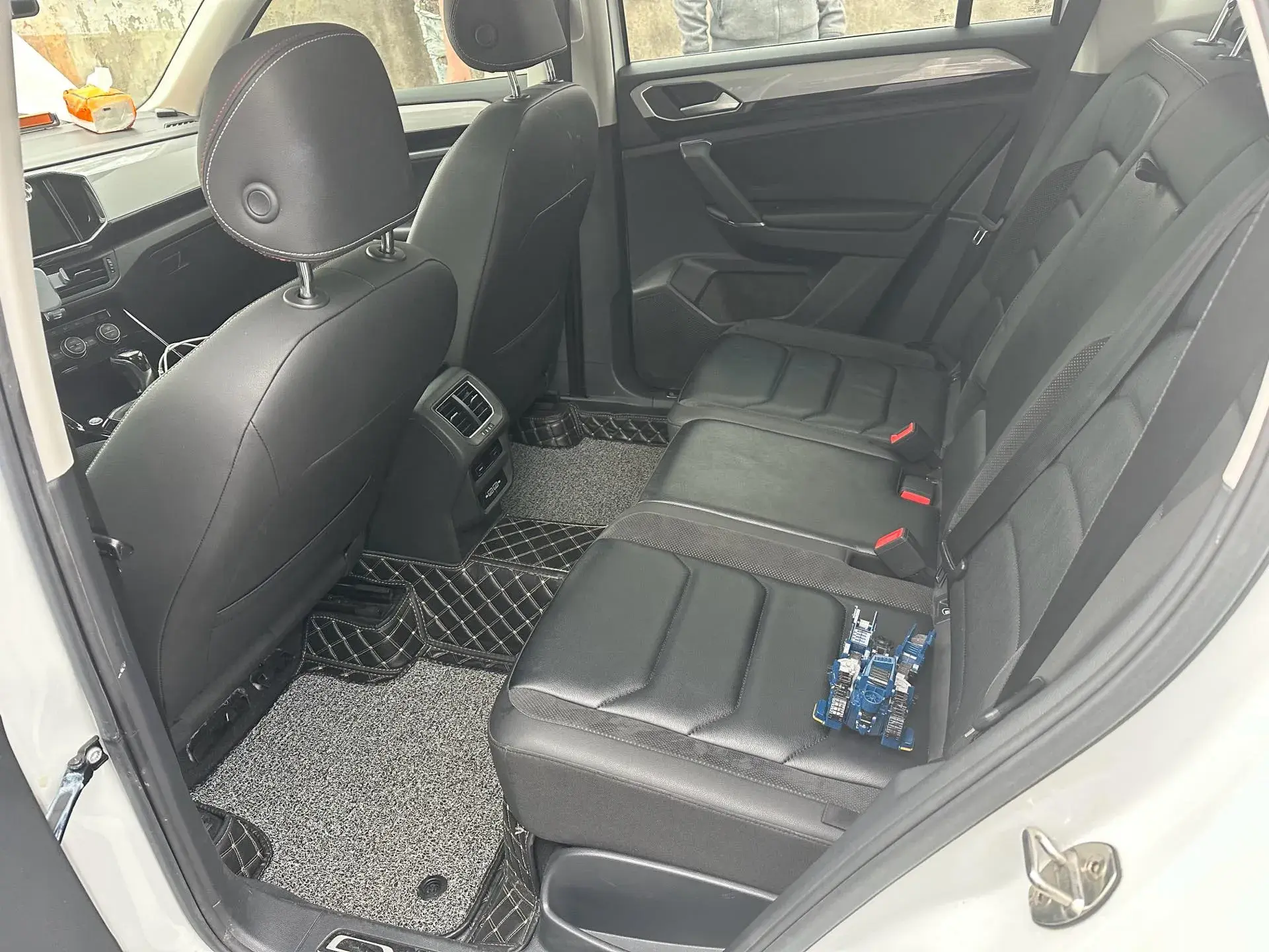 2019 VOLKSWAGEN TAYRON thumbnail 4