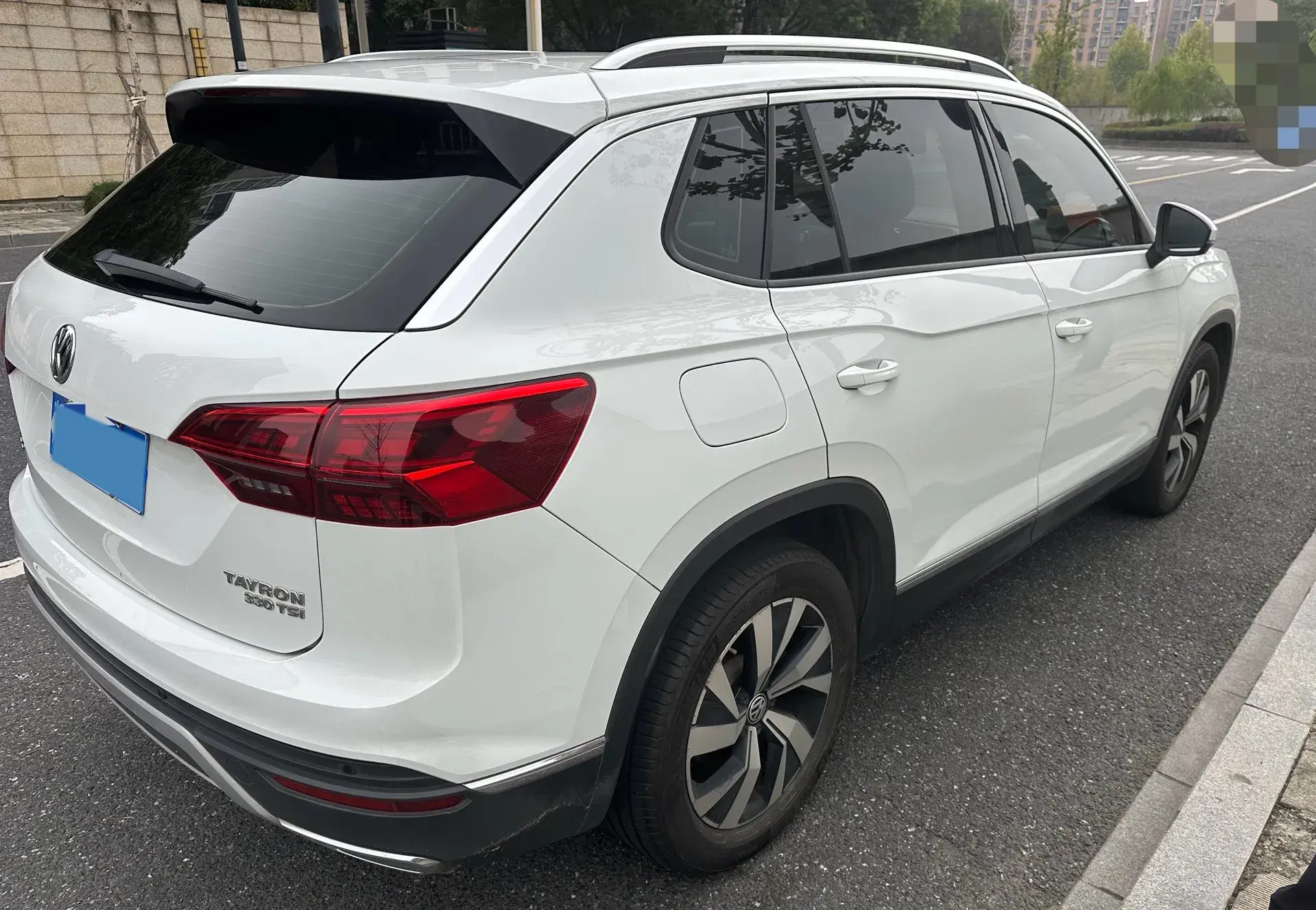 2019 VOLKSWAGEN TAYRON thumbnail 2