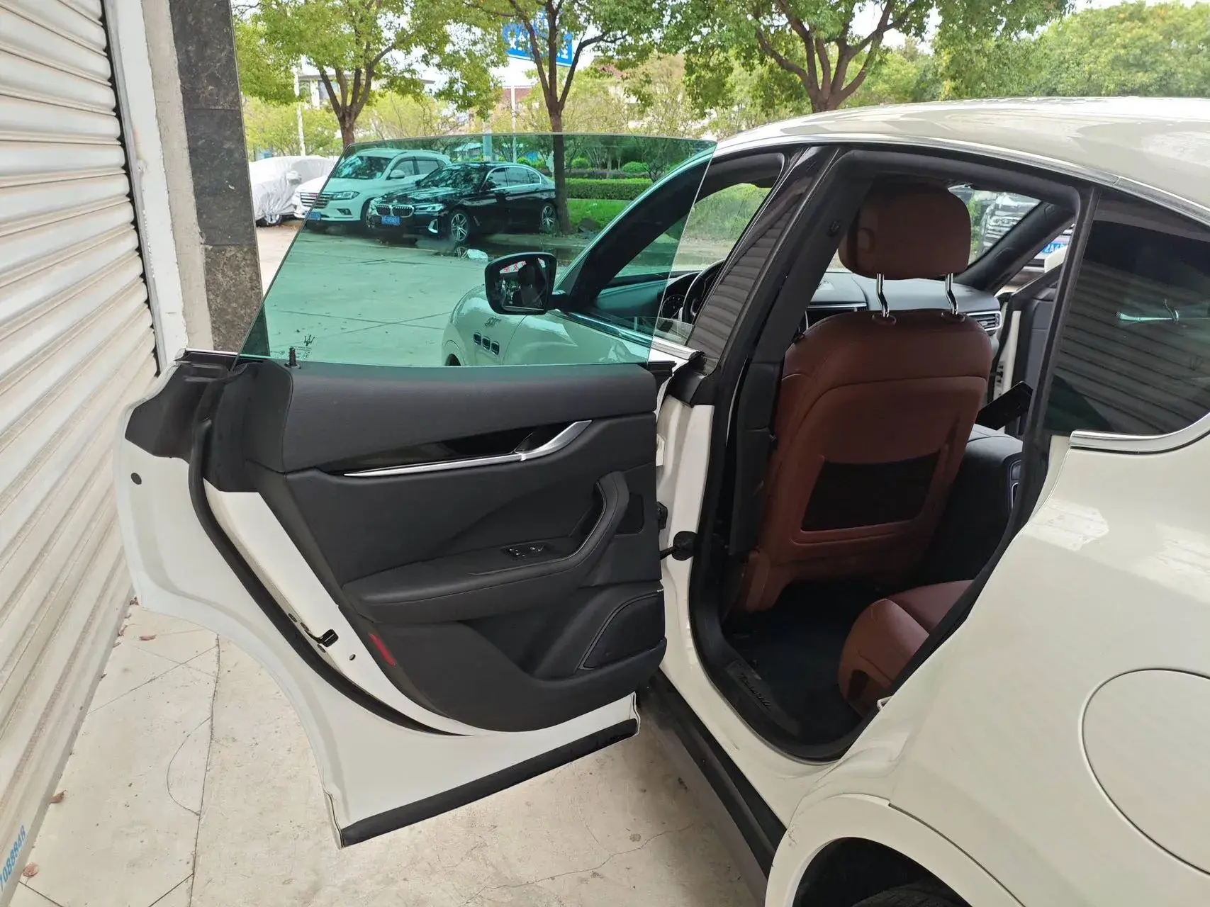 2022 MASERATI LEVANTE thumbnail 3