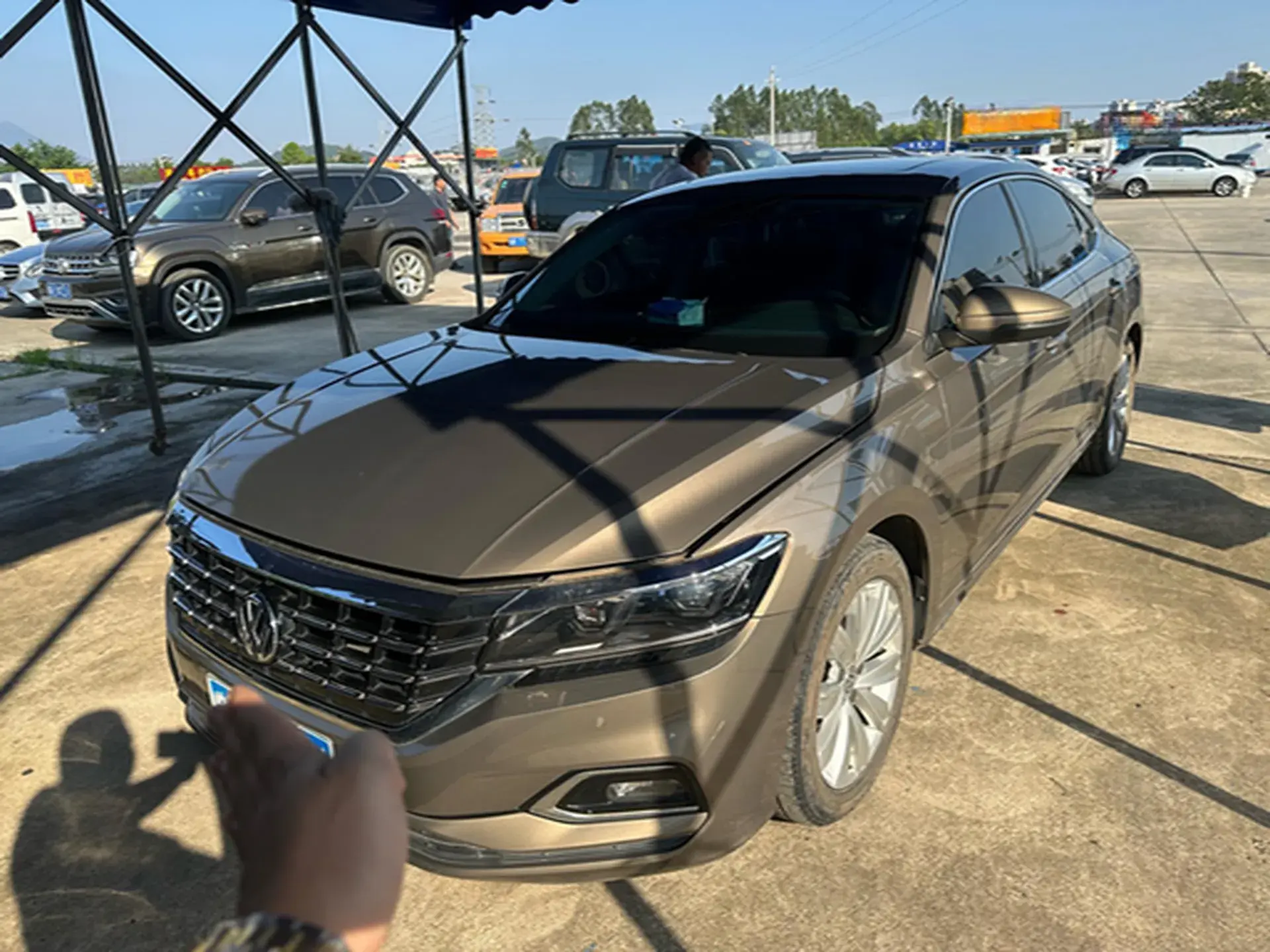 2019 VOLKSWAGEN PASSAT view 1