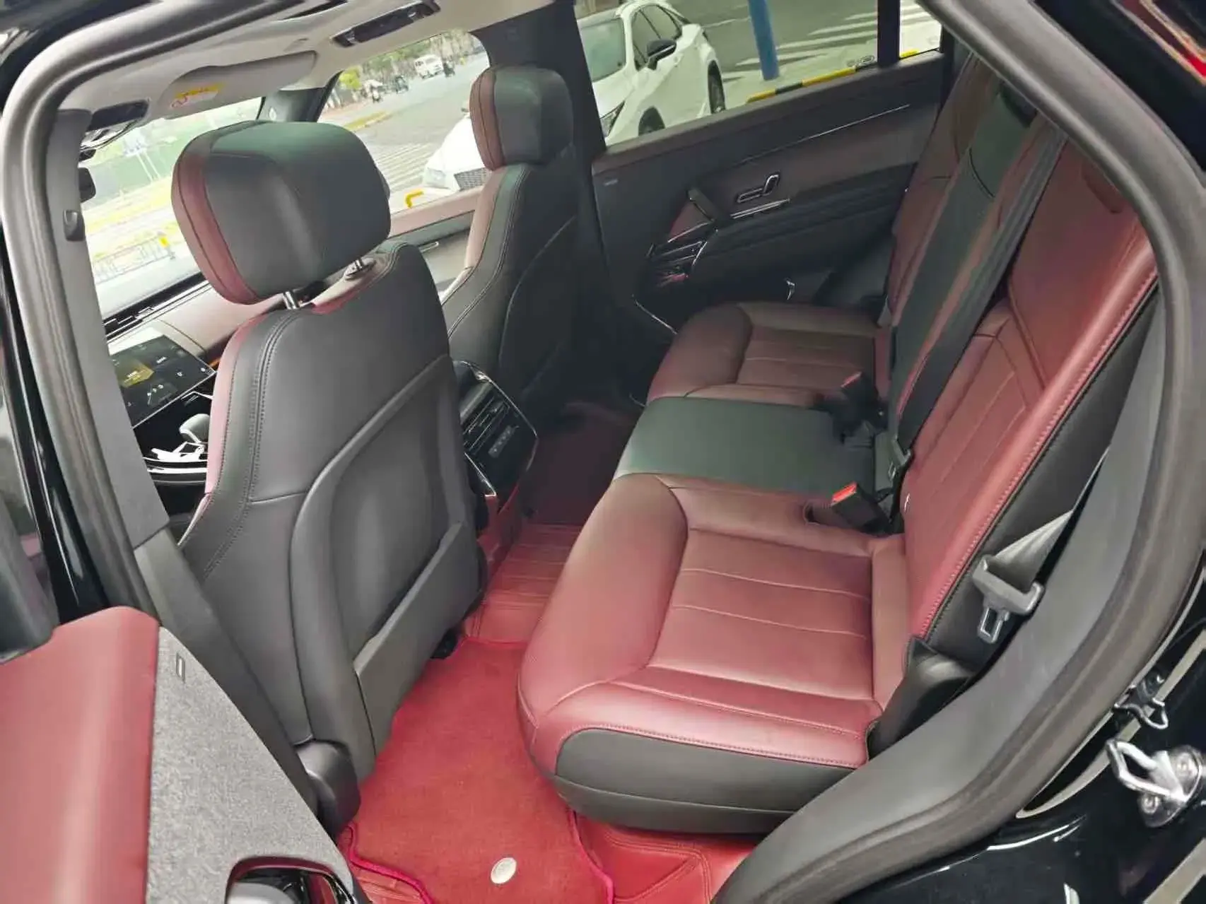 2024 LAND ROVER thumbnail 4