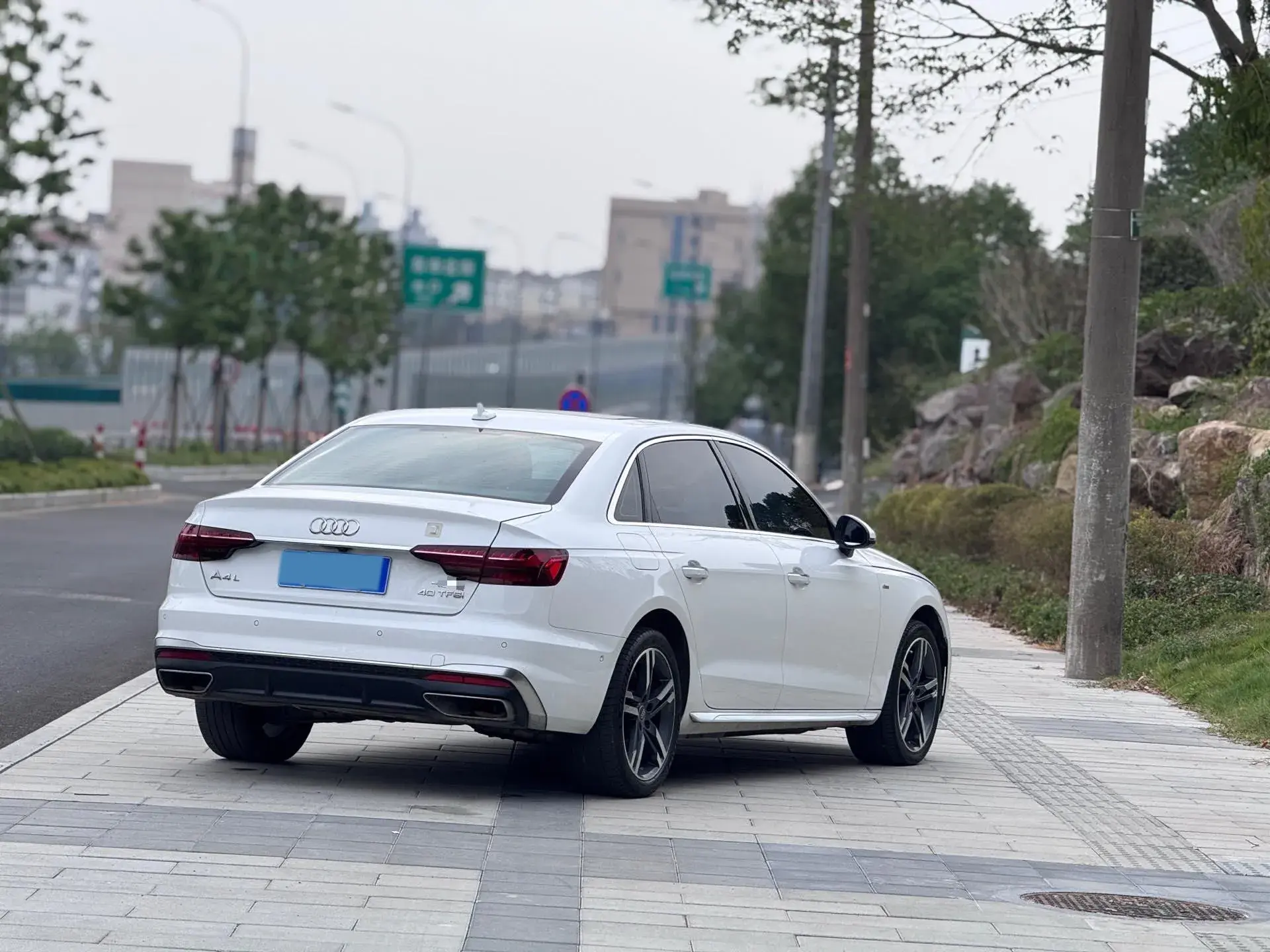 2020 AUDI A4L thumbnail 4