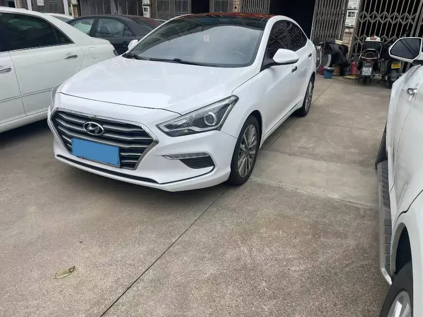 2017 HYUNDAI MISTRA view 1