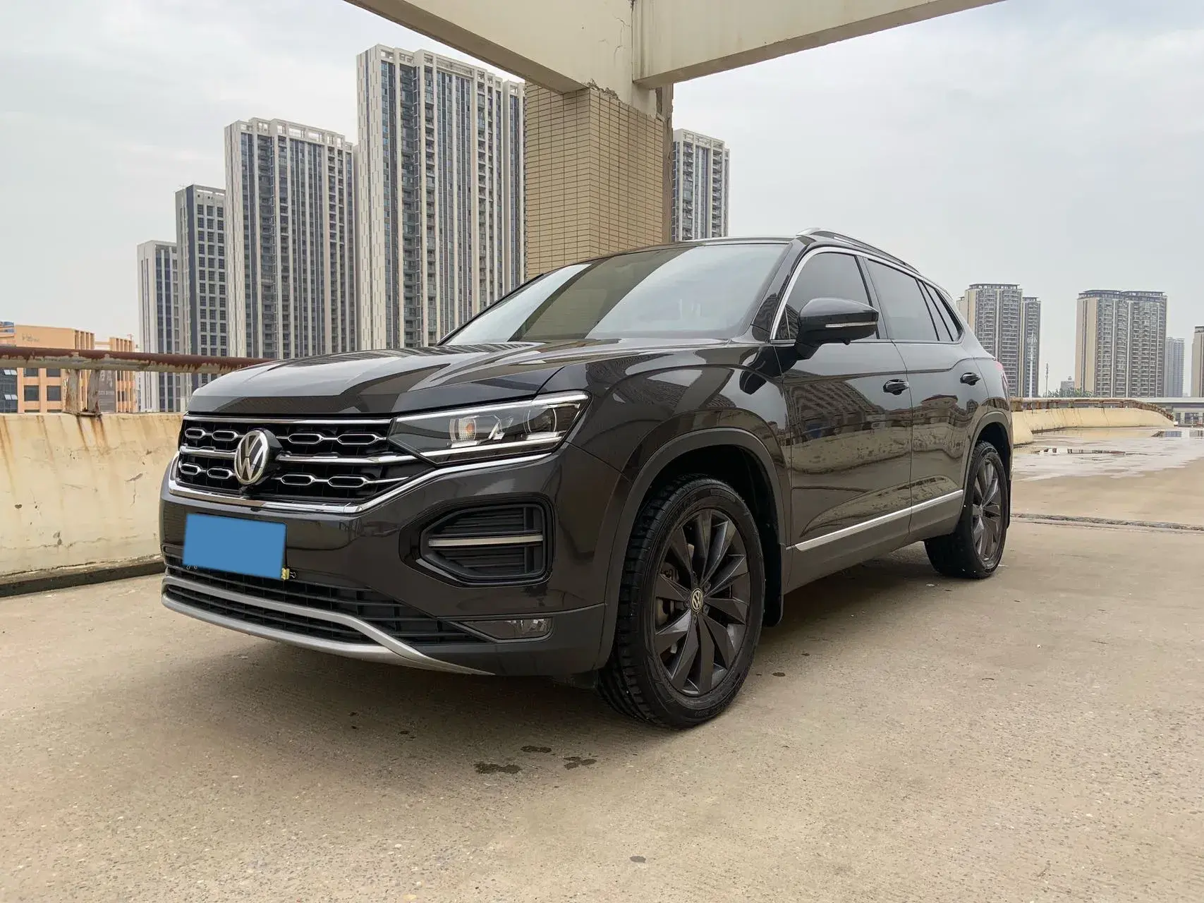 2020 VOLKSWAGEN TAYRON view 1