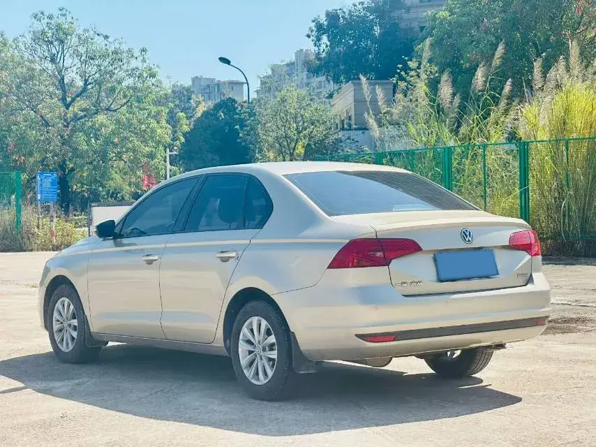 2018 VOLKSWAGEN BORA thumbnail 4