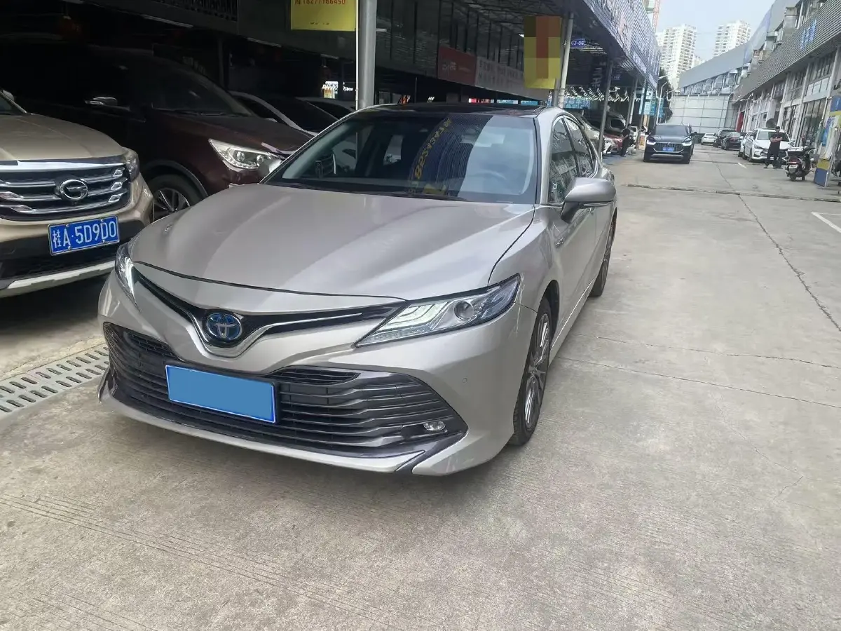 2019 Toyota Camry 2.5L 178HP L4 E-CVT Hybrid