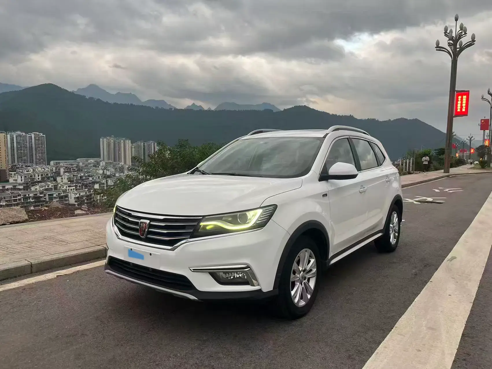2018 ROEWE RX5 view 1