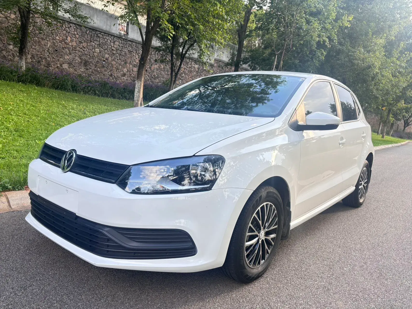 2018 VOLKSWAGEN POLO view 1
