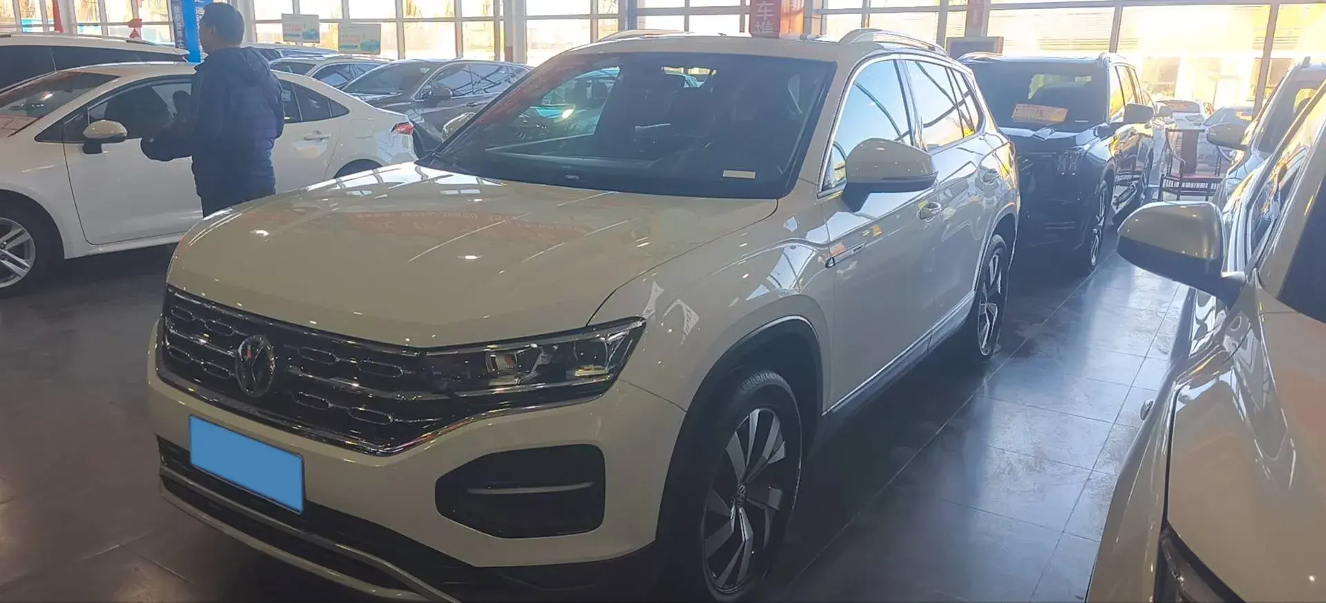 2020 VOLKSWAGEN TAYRON view 1