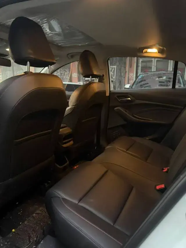 2023 MG 5 thumbnail 4