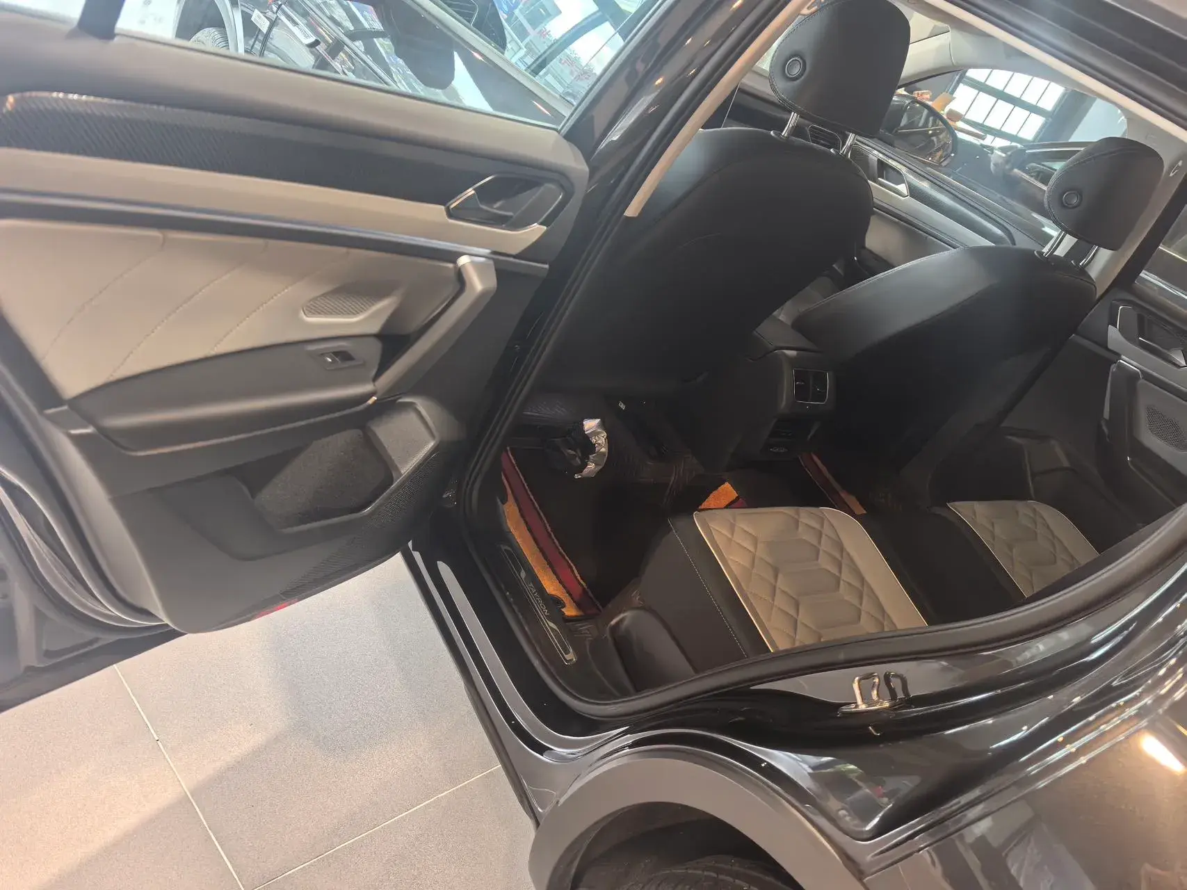 2024 VOLKSWAGEN TAYRON thumbnail 3