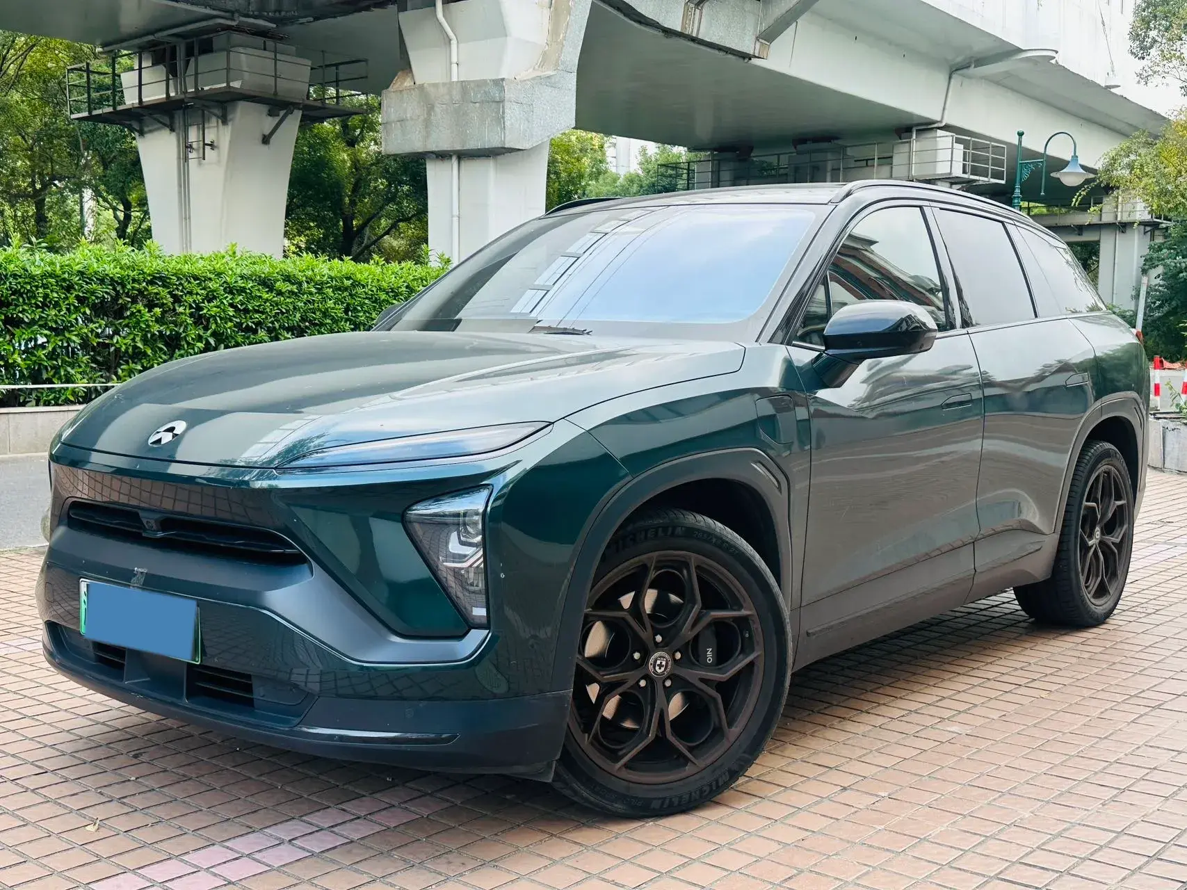 2022 NIO ES6 view 1