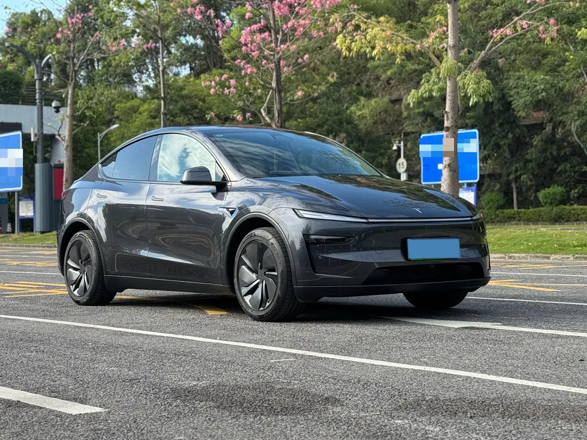 2025 TESLA MODEL thumbnail 3