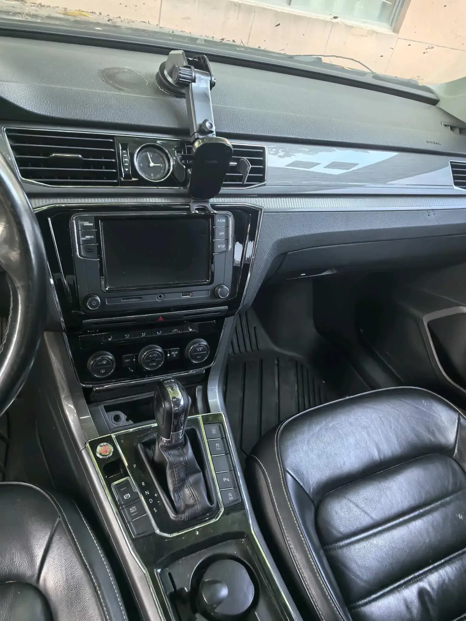 2017 VOLKSWAGEN PASSAT thumbnail 4