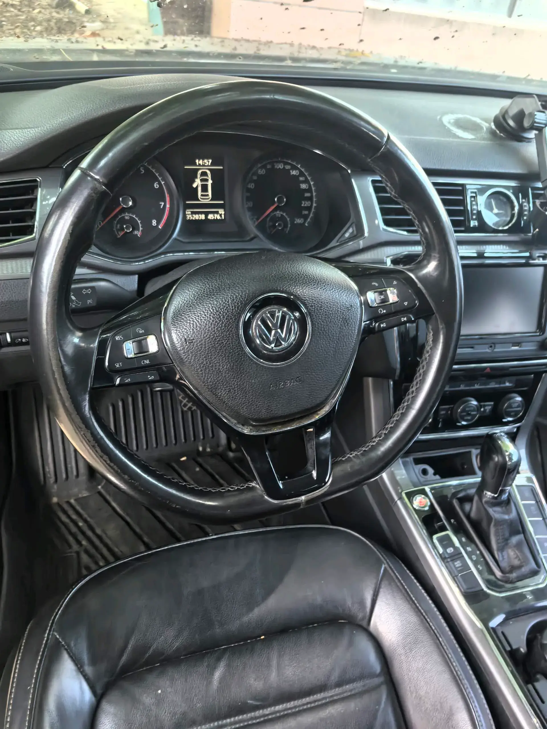 2017 VOLKSWAGEN PASSAT thumbnail 3