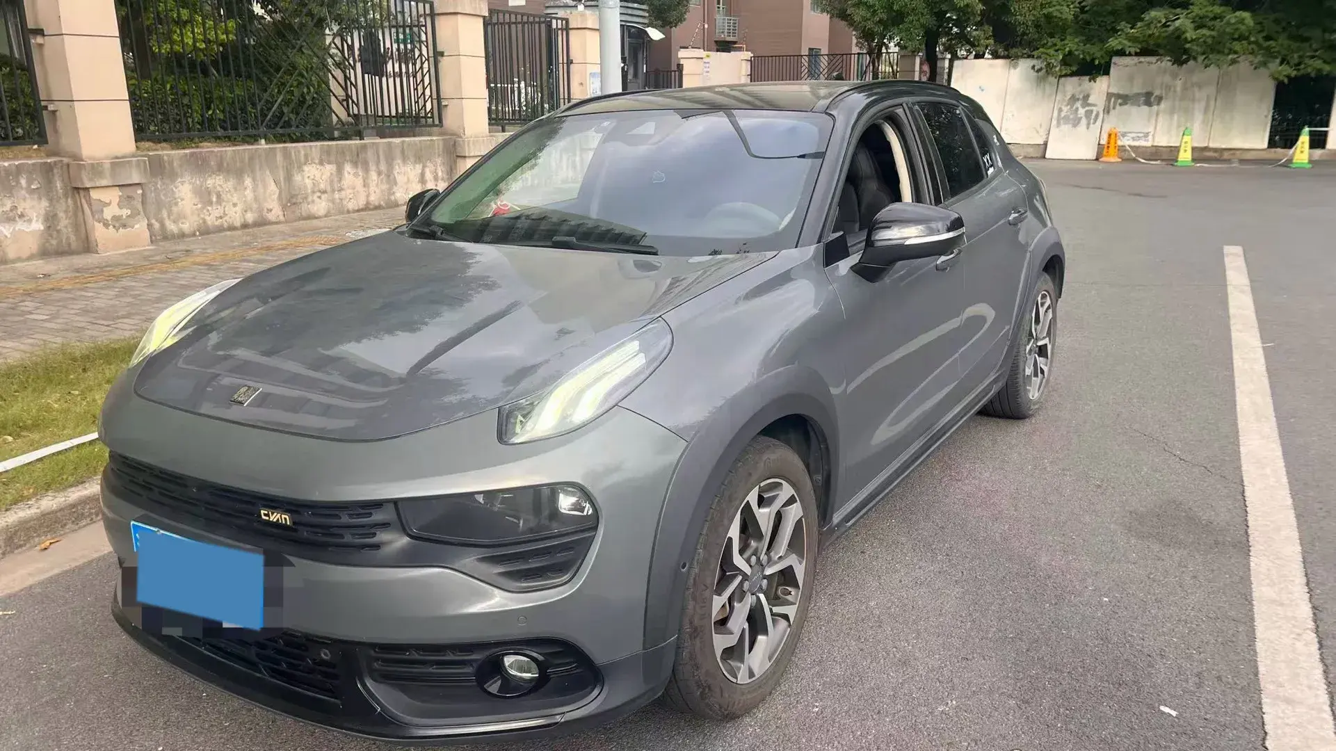 2019 LYNK&CO 02 view 1