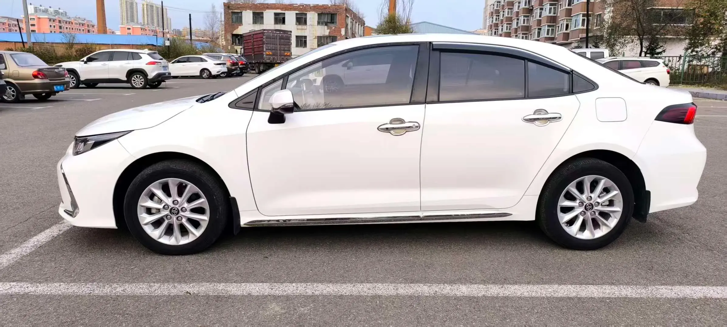 2021 TOYOTA COROLLA thumbnail 3