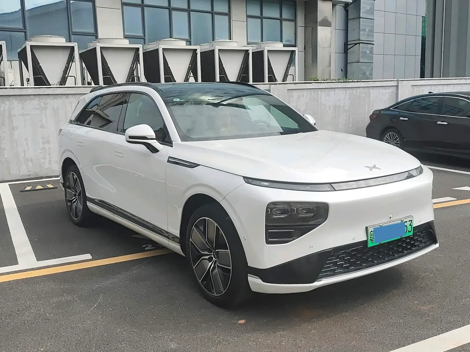 2022 XPENG G9 thumbnail 2