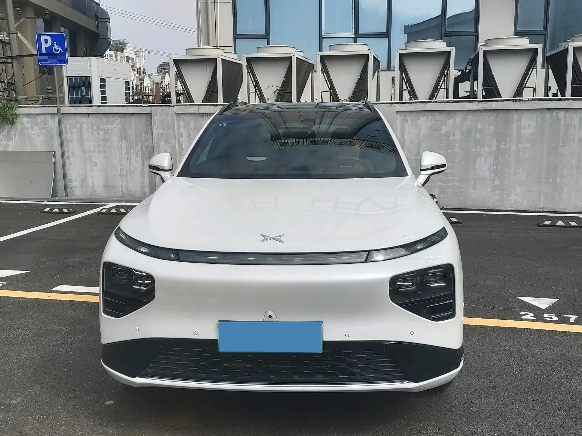 2022 XPENG G9 thumbnail 3