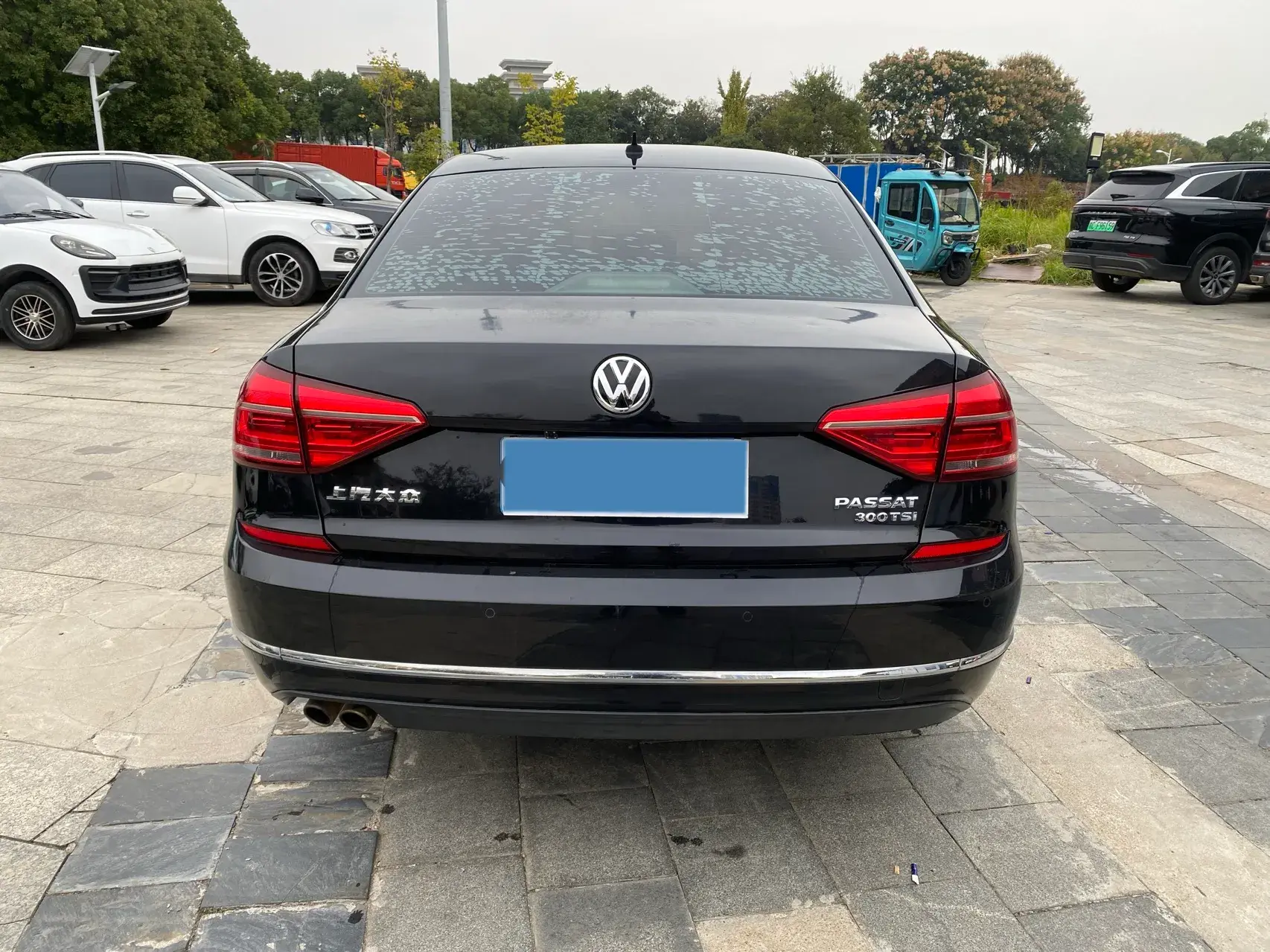 2017 VOLKSWAGEN PASSAT thumbnail 4