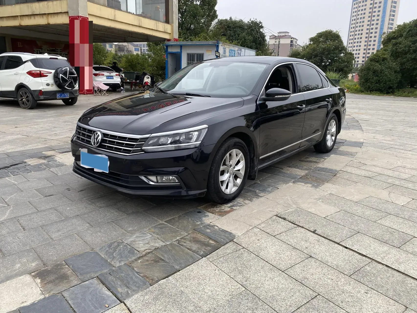 2017 VOLKSWAGEN PASSAT view 1