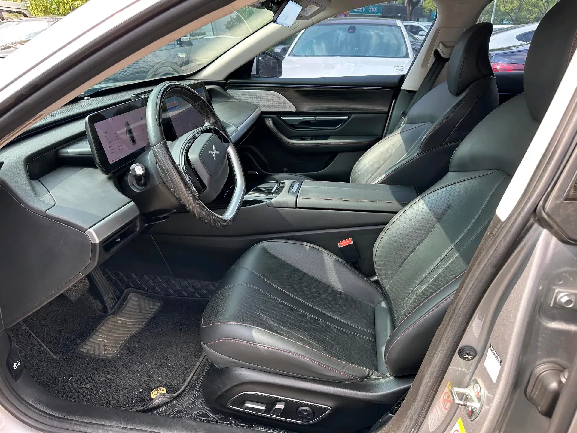 2023 XPENG P7 thumbnail 3