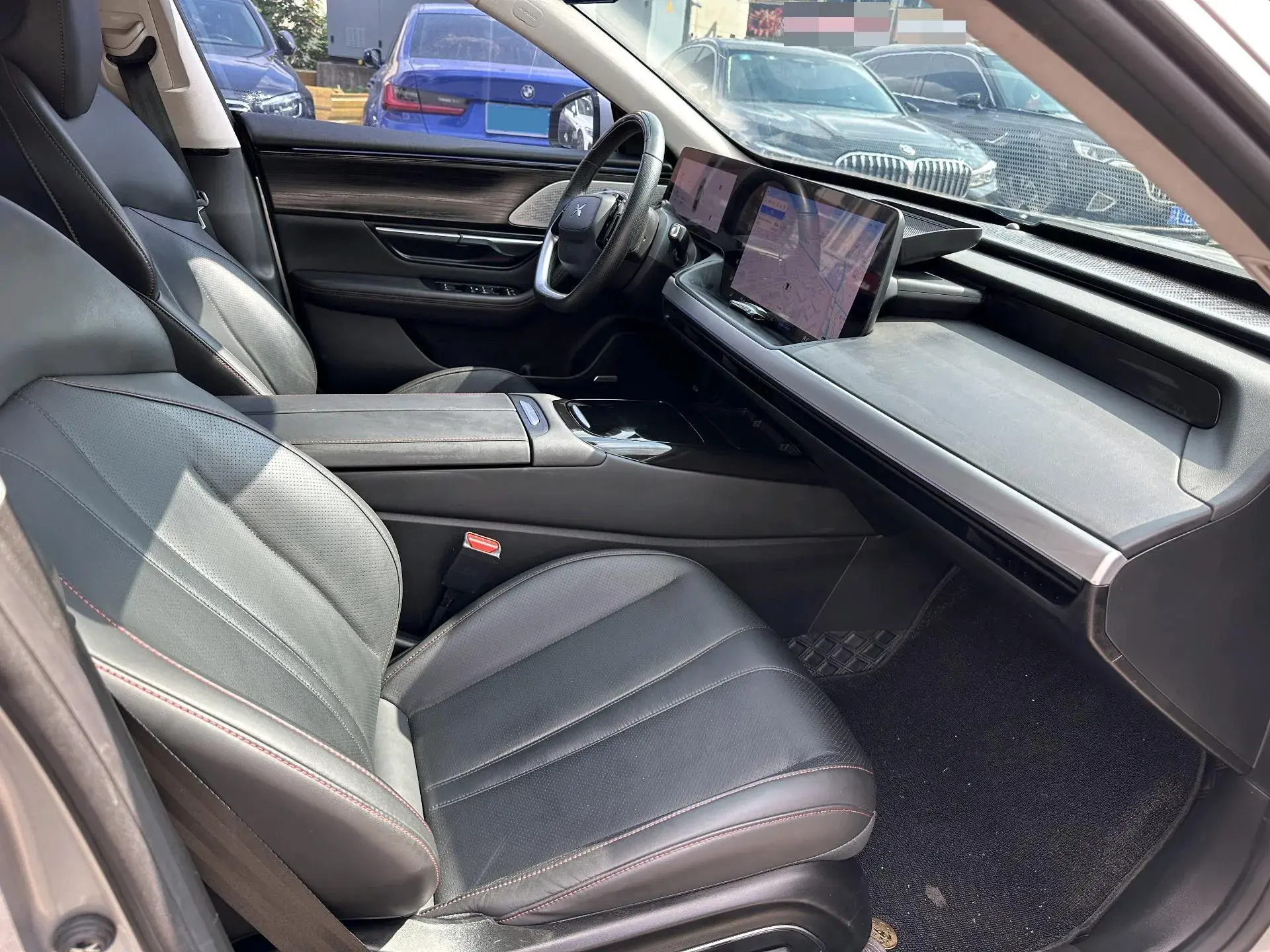 2023 XPENG P7 thumbnail 4